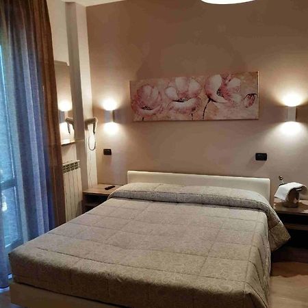 Hotel Il Boschetto Толентино Екстериор снимка