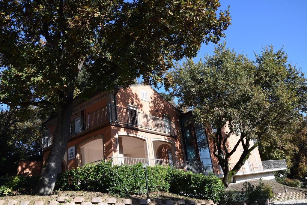 Hotel Il Boschetto Толентино Екстериор снимка