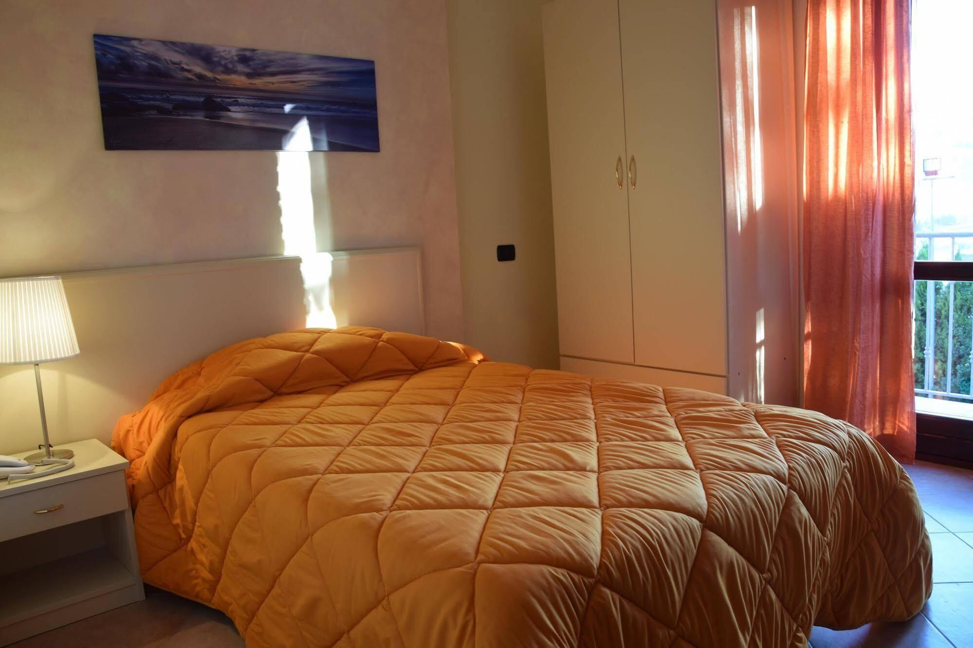 Hotel Il Boschetto Толентино Екстериор снимка